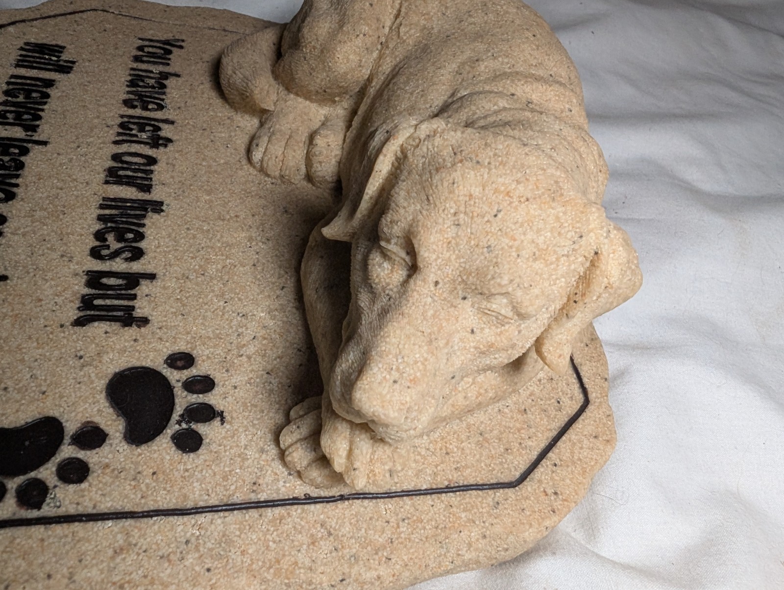 PET DOG Memorial Stone PAW PRINTS Free Standing Remembrance 3D Brown Plaque