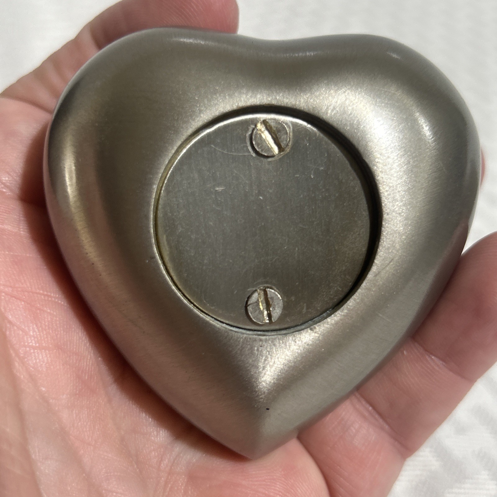 Heart Shaped Pet Urn & Keepsakes for Pet Ashes SILVER With WORN Case