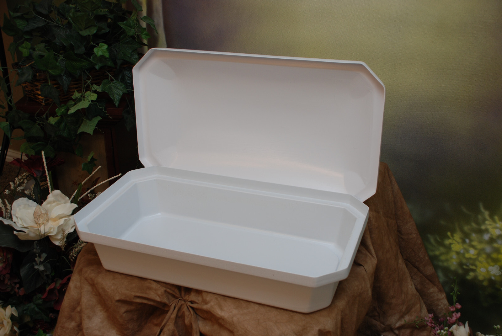 Newnak’s Small 18″ Economy Pet Casket White