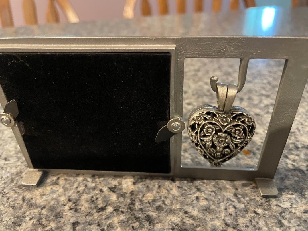Pet/Dog Memorial Photo Frame with Vial For Ashes Inside Heart~Unused