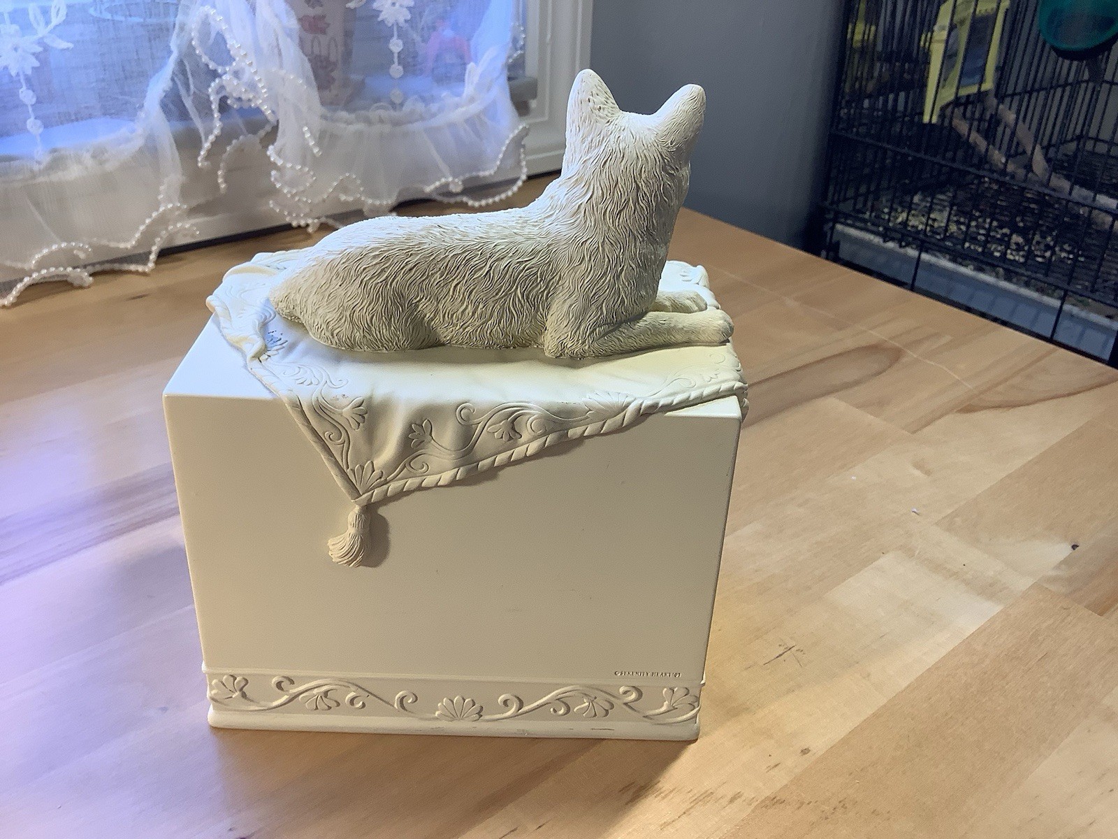 Comfy Hour 7.75” Angel Star Pet Cat Urn – Ashes Memorial Urn Beige